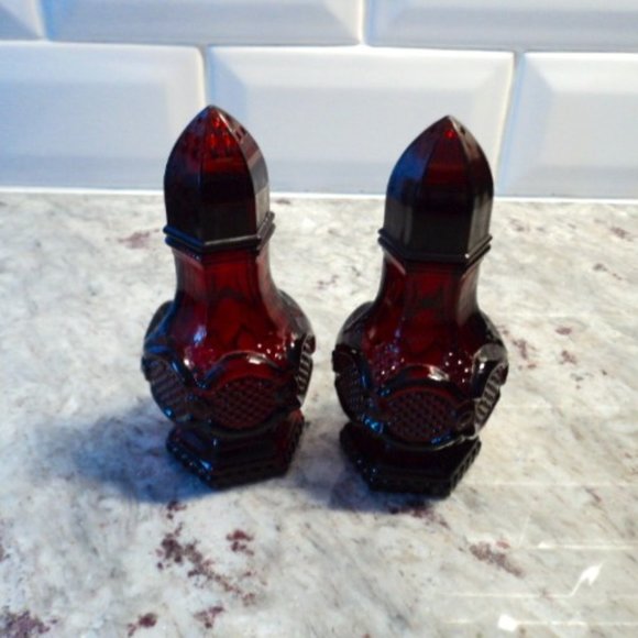Avon Cape Cod ruby red glass salt & pepper set - Picture 1 of 4